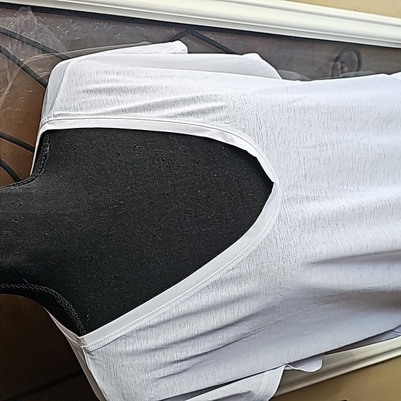 White short sleeve workout top - Picture 3 of 9